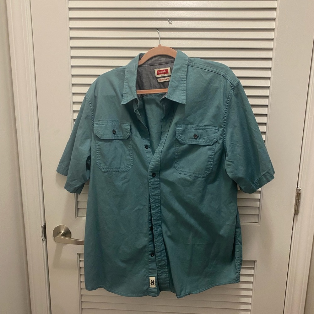 Men’s vintage wrangler short sleeve button up